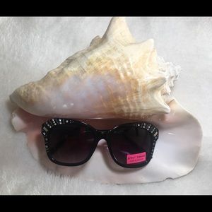 🕶Betsey Johnson Sunglasses